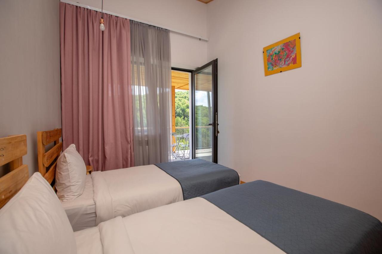 Vardeni Guesthouse Hrazdan Екстериор снимка